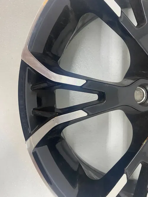 2020 2021 2022 2024 CAN-AM SPYDER RT FRONT WHEEL DEEP BLACK AND CHROME 706204095