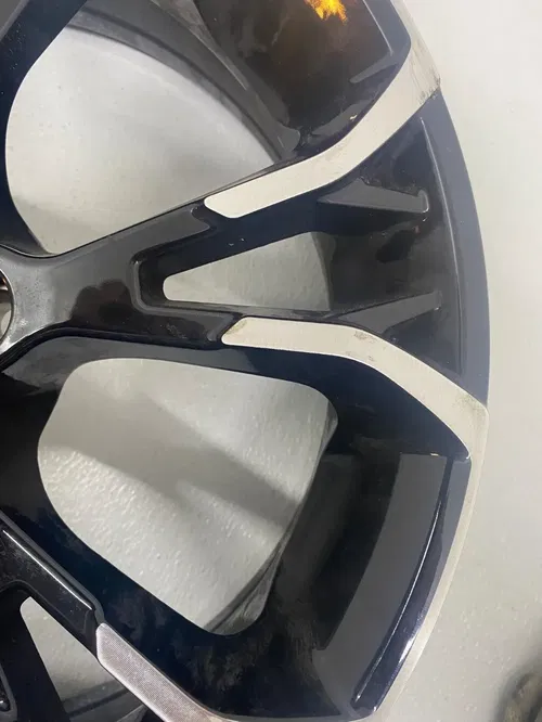 2020 2021 2022 2024 CAN-AM SPYDER RT FRONT WHEEL DEEP BLACK AND CHROME 706204095