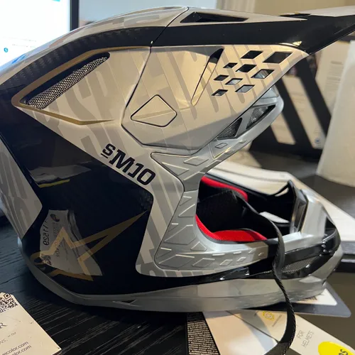 Alpinestar Supertech M10 Carbon Alloy Helmet