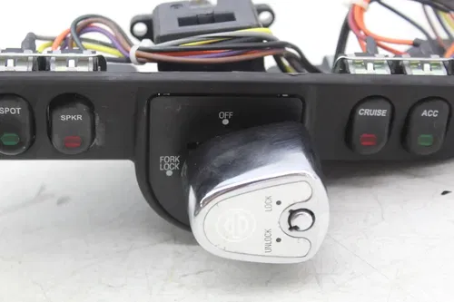 07-11 HARLEY-DAVIDSON ELECTRA GLIDE FLHTCU SPOT LIGHT CRUISE SWITCH PANEL (READ)