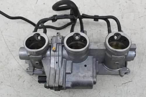 18 TRIUMPH STREET TRIPLE R THROTTLE BODY BODIES