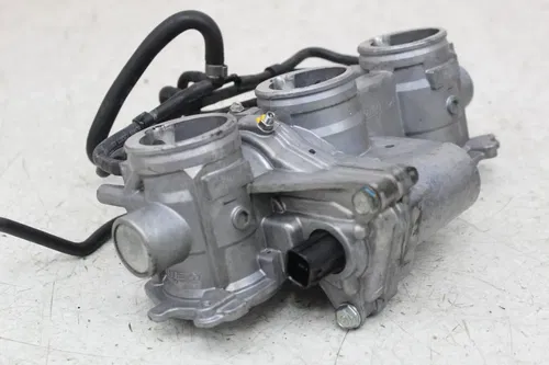 18 TRIUMPH STREET TRIPLE R THROTTLE BODY BODIES