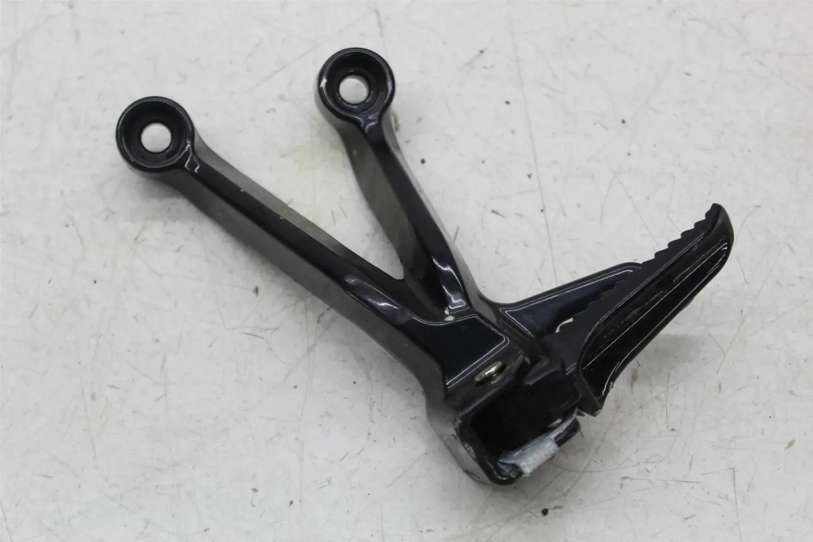 03-04 SUZUKI GSXR1000 LEFT RIGHT REAR BACK PASSENGER FOOT STEP PEGS PAIR