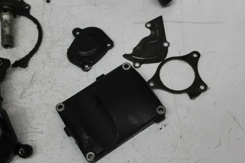 04-06 YAMAHA YZF R1 ENGINE PARTS HEAT EXCHANGE CHAIN GEAR TIMING GUIDE COVER