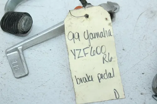 YAMAHA BRAKE & SHIFT LEVER LOT