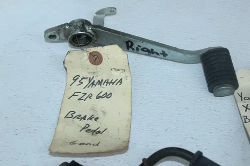YAMAHA BRAKE & SHIFT LEVER LOT