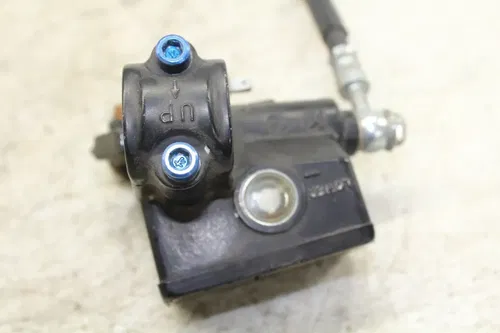 1994 SUZUKI RF900R FRONT BRAKE MASTER CYLINDER