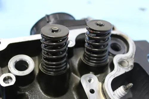 2007 YAMAHA V STAR 1300 XVS1300A ENGINE TOP END CYLINDER HEAD CAMS VALVES COVER