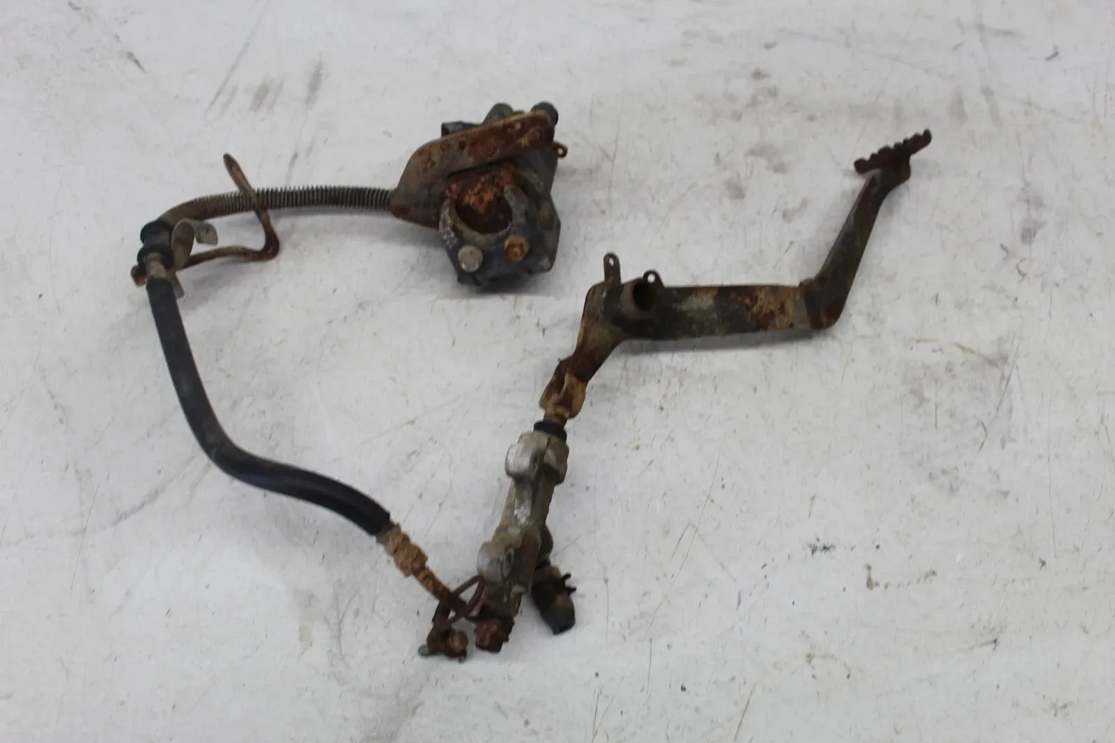 01-05 YAMAHA RAPTOR 660 REAR BACK BRAKE CALIPER BRAKE PEDAL MASTER CYLINDER