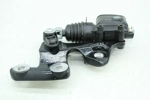 18-24 HARLEY-DAVIDSON STREET BOB FXBBS 114 REAR BACK BRAKE MASTER CYLINDER MOUNT