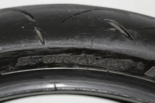 DUNLOP SPORTMAX ROADSPORT 2 120/70 ZR17 (58W) FRONT TIRE (TREAD:4/32NDS)
