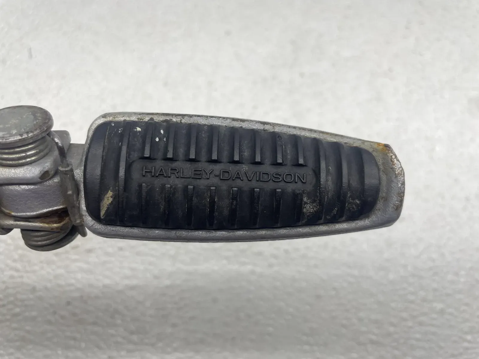 06-07 HARLEY-DAVIDSON V-ROD STREET ROD VRSCR RIGHT FRONT FOOT REST PEG STEP
