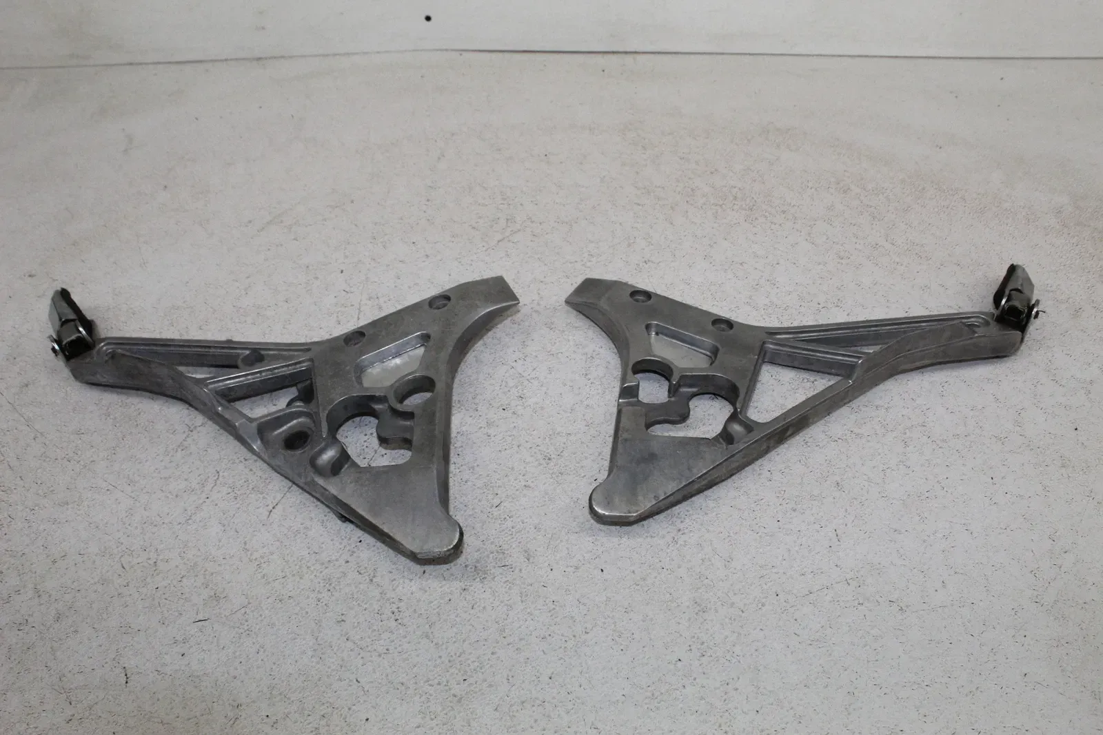 86-92 YAMAHA FJ1200 REAR BACK PASSENGER PEG SET PAIR