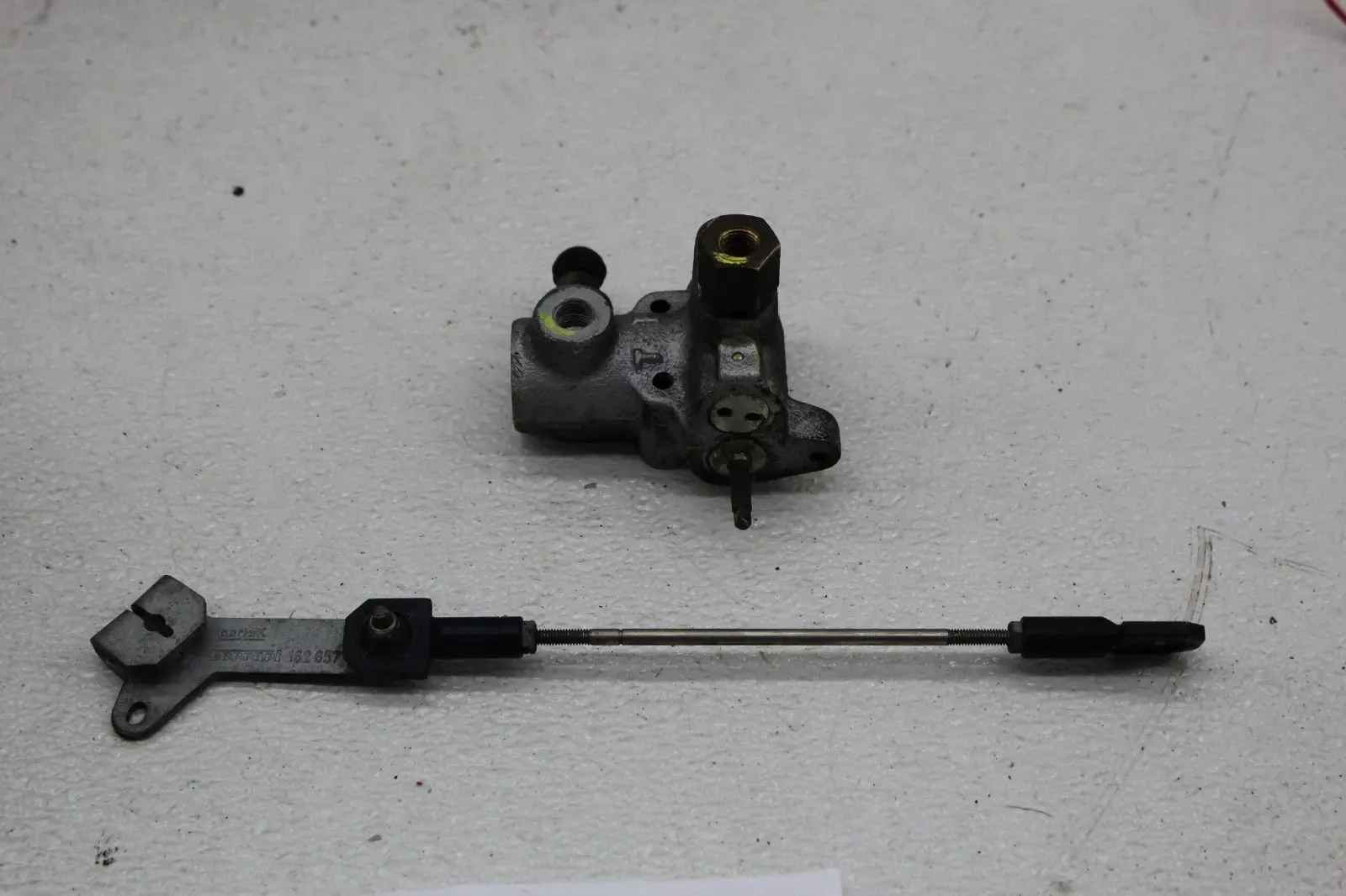 99-01 FERRARI 456 M REAR BACK SUSPENSION LEVELING VALVE