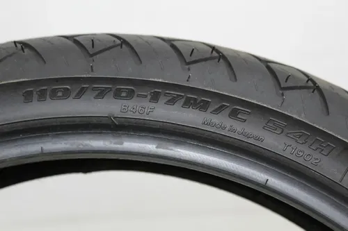 BRIDGESTONE BATTLAX BT46F 110/70-17 M/C 54H B46F FRONT TIRE (TREAD: 32NDS -5)