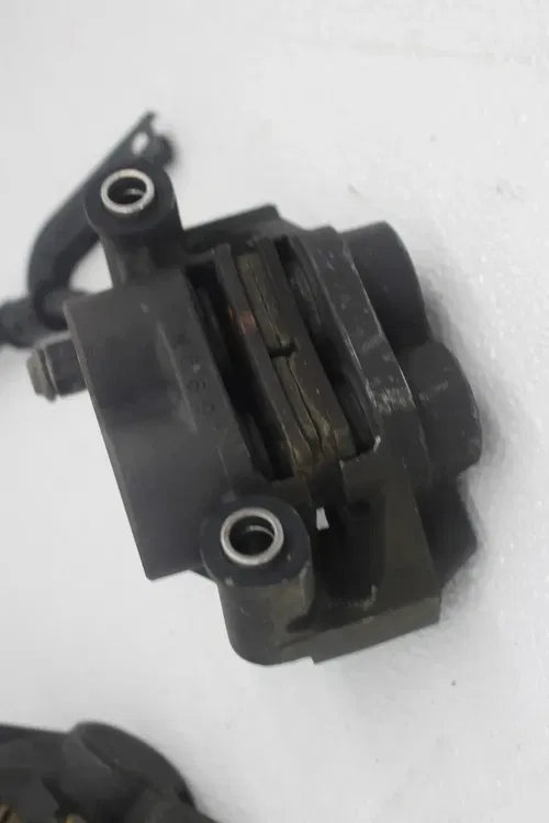 06-07 YAMAHA YZF R6 RIGHT LEFT FRONT BRAKE CALIPER SET PAIR CALIPERS