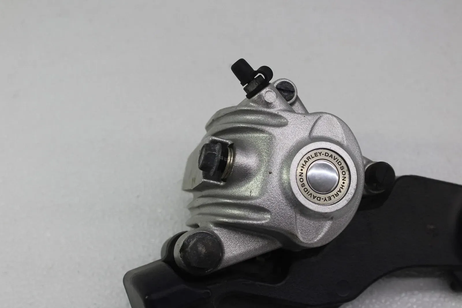 07-20 HARLEY-DAVIDSON SPORTSTER 1200 XL1200C REAR BACK BRAKE CALIPER W MOUNT