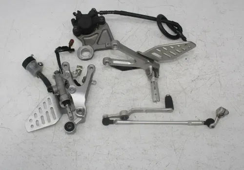 06-07 YAMAHA YZF R6 RIGHT LEFT REAR SET FOOT PEG SHIFTER BRAKE MASTER CALIPER