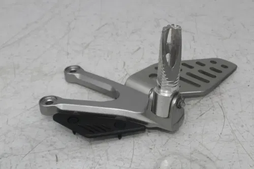 06-07 YAMAHA YZF R6 RIGHT LEFT REAR SET FOOT PEG SHIFTER BRAKE MASTER CALIPER