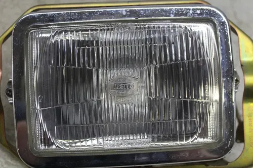 83-85 YAMAHA VENTURE ROYALE XVZ1200D SINGLE HEADLIGHT HEAD LAMP LIGHT