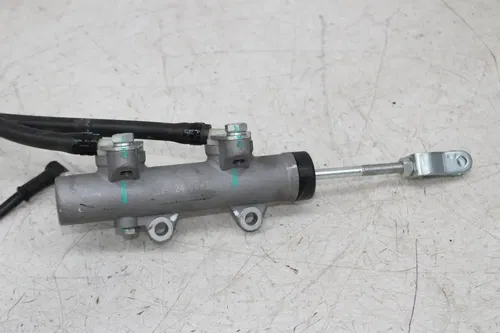 24 CF-MOTO UFORCE 600 BRAKE MASTER CYLINDER RESERVOIR