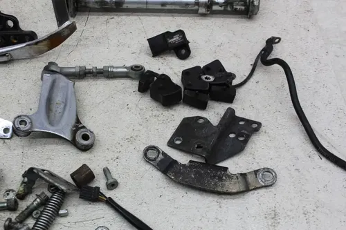 07-11 HARLEY-DAVIDSON STREET GLIDE FLHX PARTS HARDWARE TRIM AXLE LEVER MOUNTS