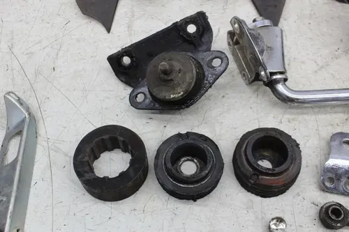 07-11 HARLEY-DAVIDSON STREET GLIDE FLHX PARTS HARDWARE TRIM AXLE LEVER MOUNTS