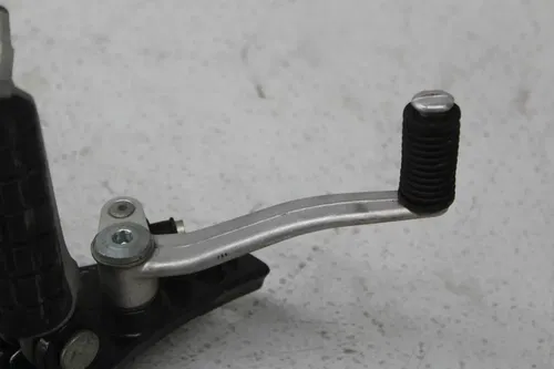 1992 KAWASAKI ZEPHYR 750 ZR750C LEFT REARSET REAR SET FOOT PEG W SHIFTER