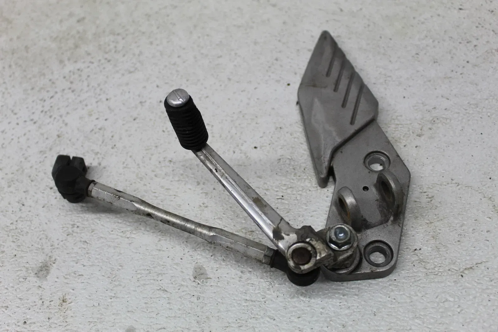 08-09 KAWASAKI CONCOURS ZG1400 LEFT REARSET REAR SET DRIVER FOOT PEG REST STOP