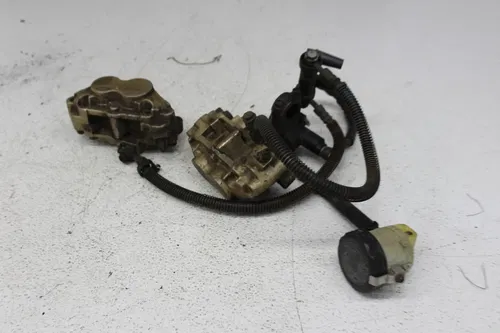 1989 KAWASAKI NINJA 750R ZX750F FRONT BRAKE CALIPER PAIR CALIPERS MASTER