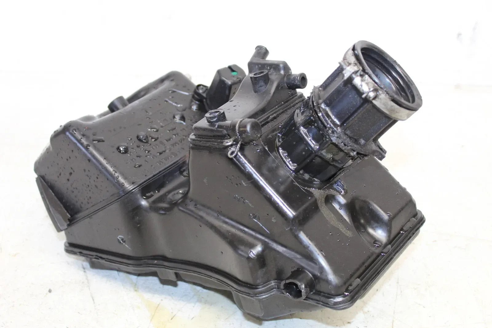 18 KTM 390 DUKE AIRBOX AIR INTAKE FILTER BOX