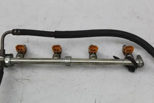 05-06 Honda Cbr600rr main gas Fuel airbox Injector injectors rail set