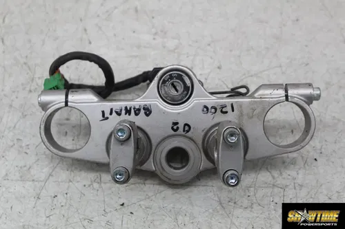 01-05 SUZUKI BANDIT 1200 FORKS UPPER TRIPLE TREE CLAMP IGNITION RISERS