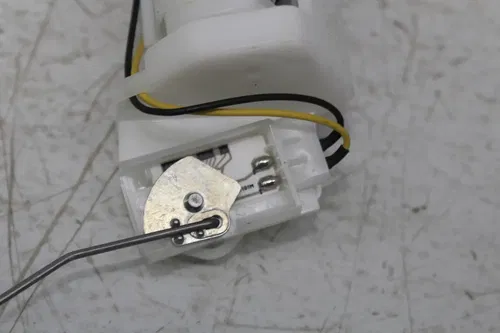 24 KAWASAKI NINJA ZX4RR FUEL PUMP GAS PETROL SENDER UNIT