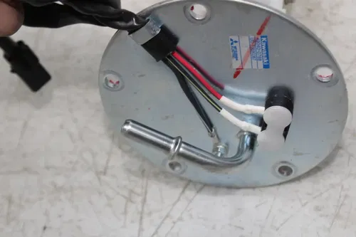 24 KAWASAKI NINJA ZX4RR FUEL PUMP GAS PETROL SENDER UNIT