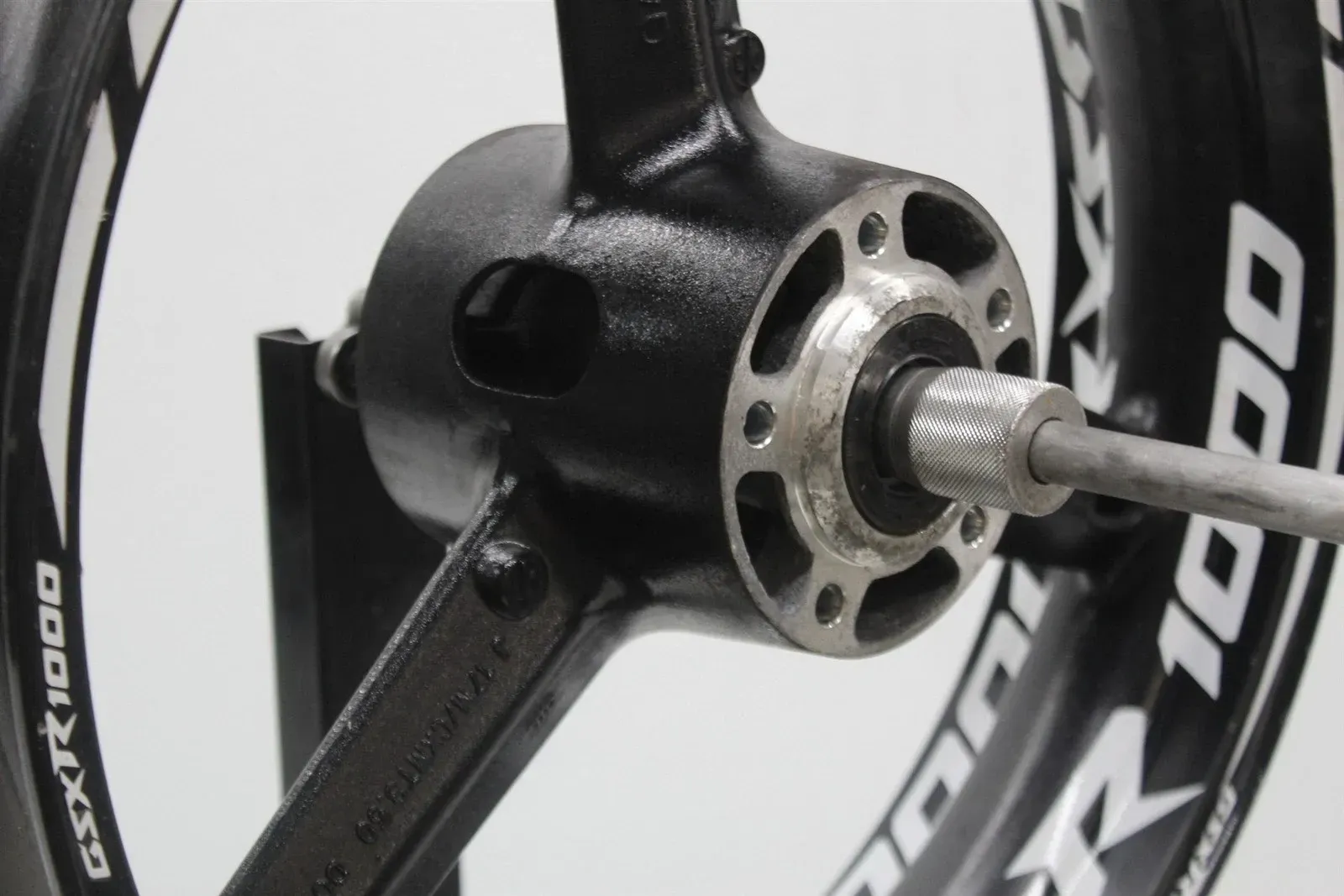 03-04 SUZUKI GSXR1000 FRONT WHEEL RIM (SEE DESCP)