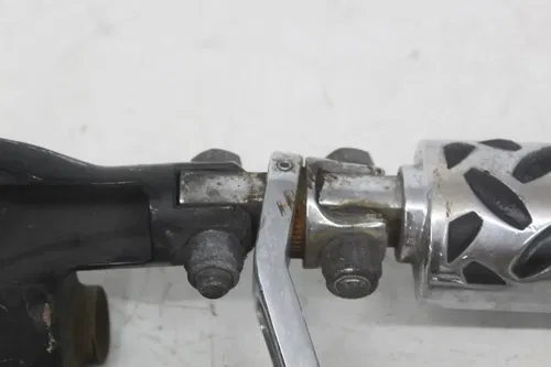 00-06 Harley-davidson Softail Deuce Fxstdi Left Front Foot Rest Peg Step shifter
