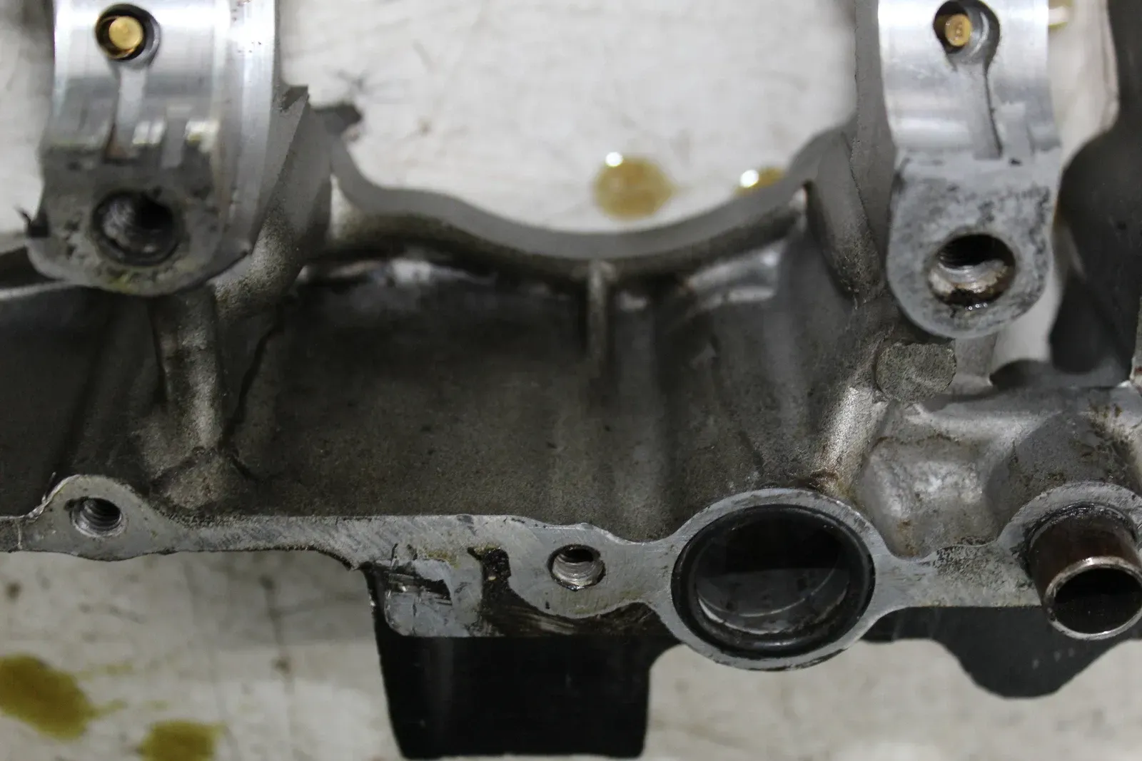 00 SUZUKI BANDIT 1200 ENGINE MOTOR CRANKCASE CRANK CASES BLOCK (SEE DESCP)