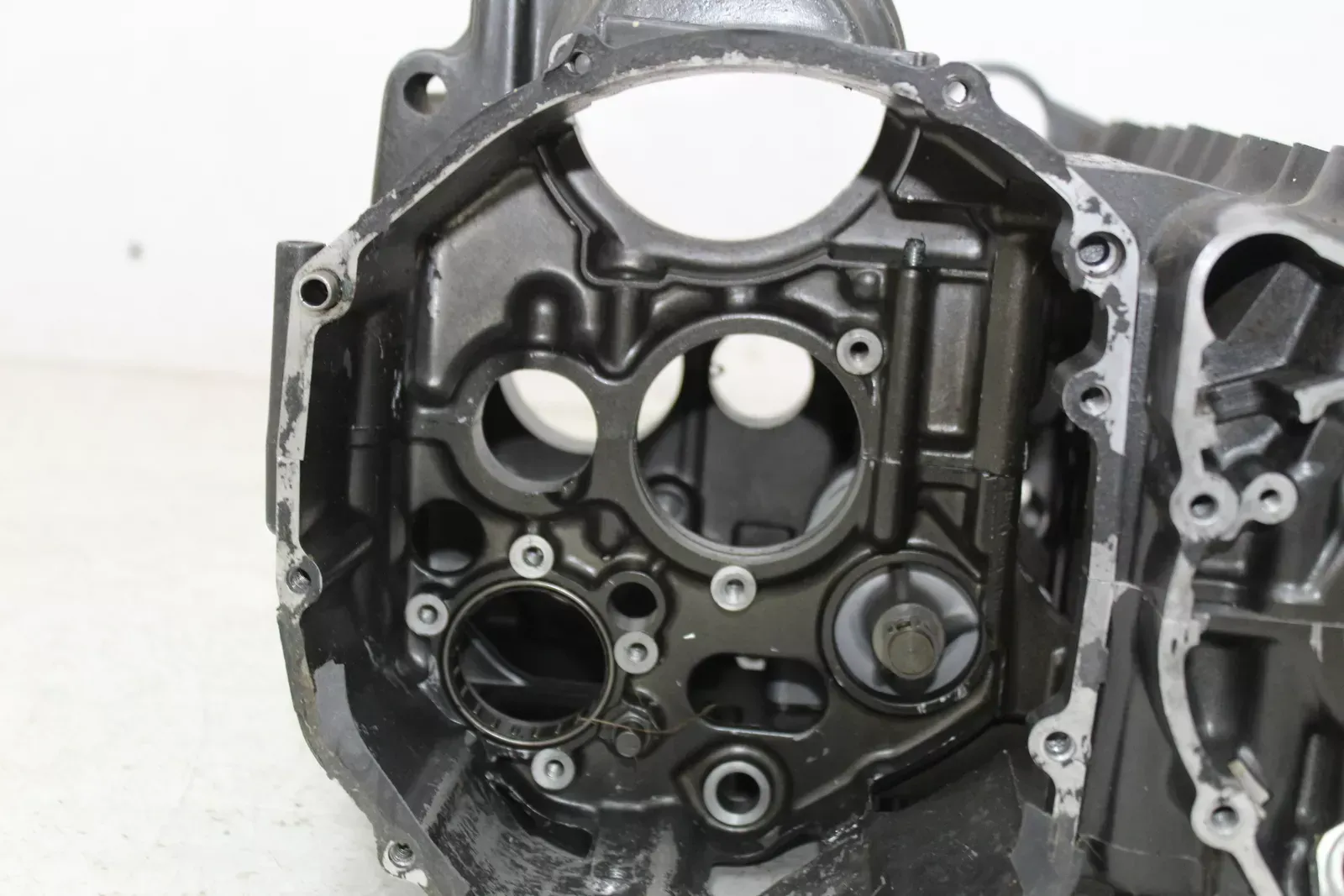 00 SUZUKI BANDIT 1200 ENGINE MOTOR CRANKCASE CRANK CASES BLOCK (SEE DESCP)