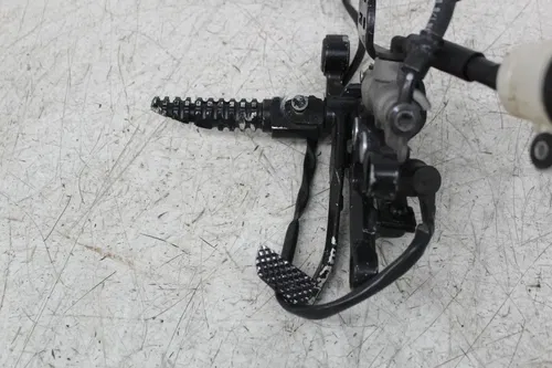 08-16 YAMAHA YZF R6 RIGHT REARSET DRIVER PEG MASTER CYLINDER BRAKE CALIPER PEDAL