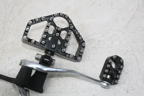 99 HARLEY-DAVIDSON DYNA WIDE GLIDE FXDWG FRONT LEFT DRIVER FOOT PEG SHIFT PEDAL