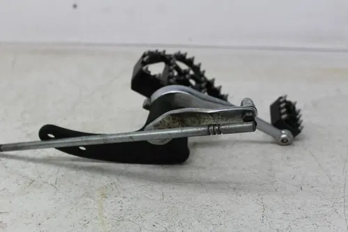 99 HARLEY-DAVIDSON DYNA WIDE GLIDE FXDWG FRONT LEFT DRIVER FOOT PEG SHIFT PEDAL