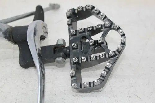 99 HARLEY-DAVIDSON DYNA WIDE GLIDE FXDWG FRONT LEFT DRIVER FOOT PEG SHIFT PEDAL