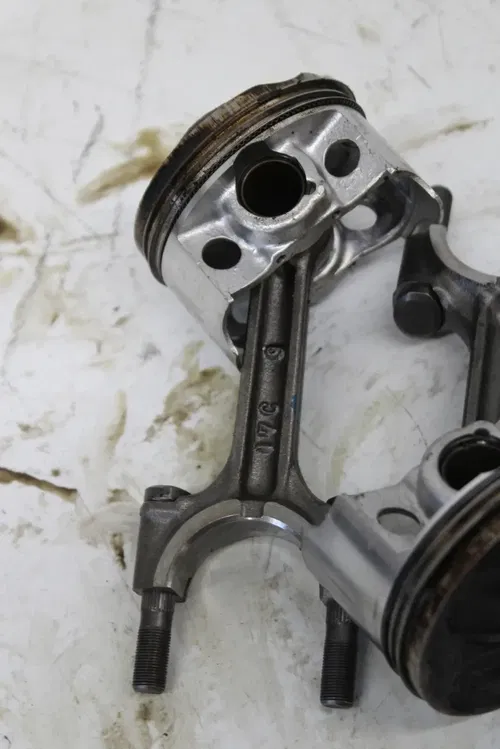 88-89 SUZUKI GSXR750 ENGINE PISTON PISTON RODS NO CAPS