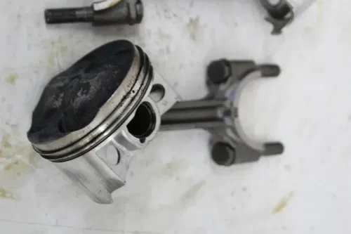 88-89 SUZUKI GSXR750 ENGINE PISTON PISTON RODS NO CAPS