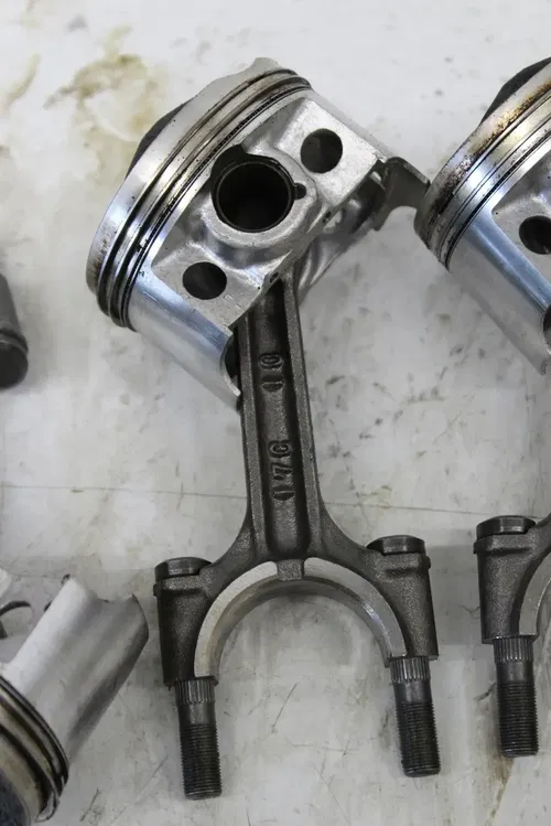 88-89 SUZUKI GSXR750 ENGINE PISTON PISTON RODS NO CAPS
