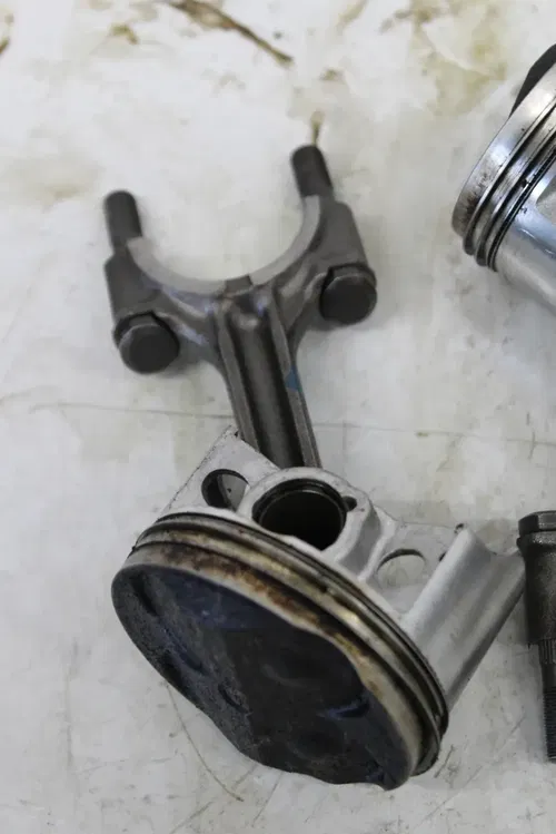 88-89 SUZUKI GSXR750 ENGINE PISTON PISTON RODS NO CAPS