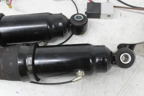 07-11 HARLEY-DAVIDSON ELECTRA GLIDE FLHTCUI TCMT REAR BACK AIR SHOCKS ASSEMBLY
