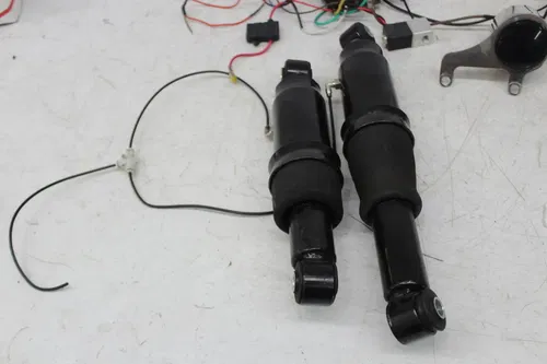07-11 HARLEY-DAVIDSON ELECTRA GLIDE FLHTCUI TCMT REAR BACK AIR SHOCKS ASSEMBLY