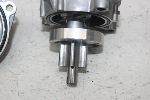 17-24 KAWASAKI Z900F ZR900 ABS ENGINE WATER COOLANT PUMP